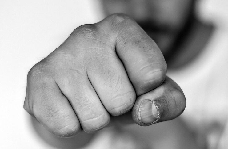 Hudo pretepen se bori za življenje, prijeli 20-letnika, oglasil se je novomeški župan