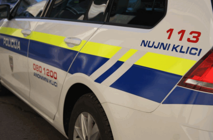 Vlomil v avto in lastnico oškodoval za 750 evrov