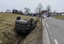 Župelevec: Z avtomobilom zapeljal s ceste in se prevrnil v jarek