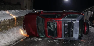 Na Malem Kamnu prevrnjeno vozilo