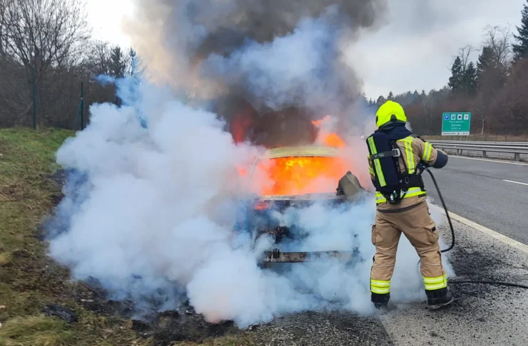 Včeraj zagorelo na avtocestnem odseku Smednik–Drnovo