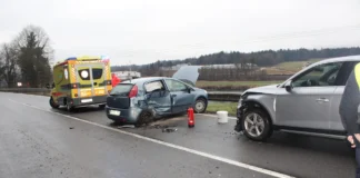 V Sevnici poškodovan pešec, na Gornjem Pijavškem trčenje dveh vozil