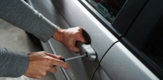 Vlomi v avtomobile v Krškem