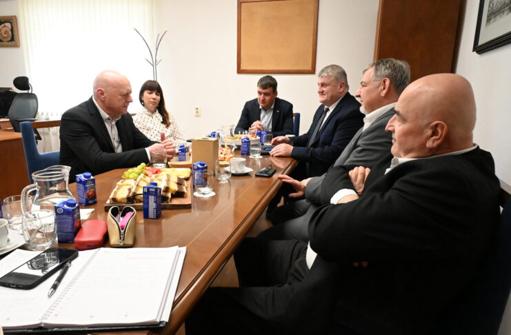 Sevnico obiskal minister za javno upravo