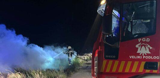 V Vrbini zagorel traktor, požar tudi v Kerinovem Grmu