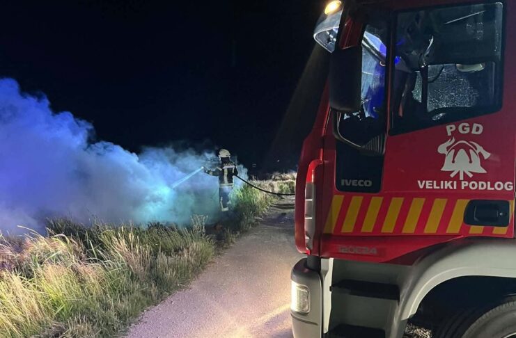 V Vrbini zagorel traktor, požar tudi v Kerinovem Grmu