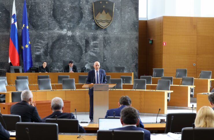 Prisegla 16. Vlada Republike Slovenije