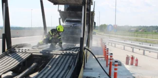 Požar tovornjaka na avtocesti pri Drnovem