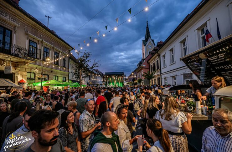 Začetek Mestne promenade v Brežicah z “rekordnim številom obiskovalcev”