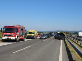 Prometna nesreča na avtocesti pri Dolenjih Skopicah