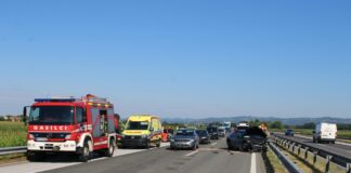 Prometna nesreča na avtocesti pri Dolenjih Skopicah