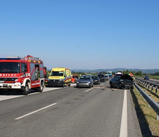 Prometna nesreča na avtocesti pri Dolenjih Skopicah