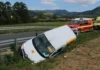Kostanjevica na Krki: Poštno vozilo v obcestni jarek