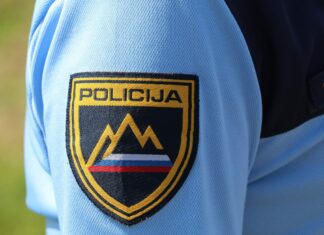 Kalce Naklo: Brez vozniškega dovoljenja in pod vplivom alkohola zletel s ceste