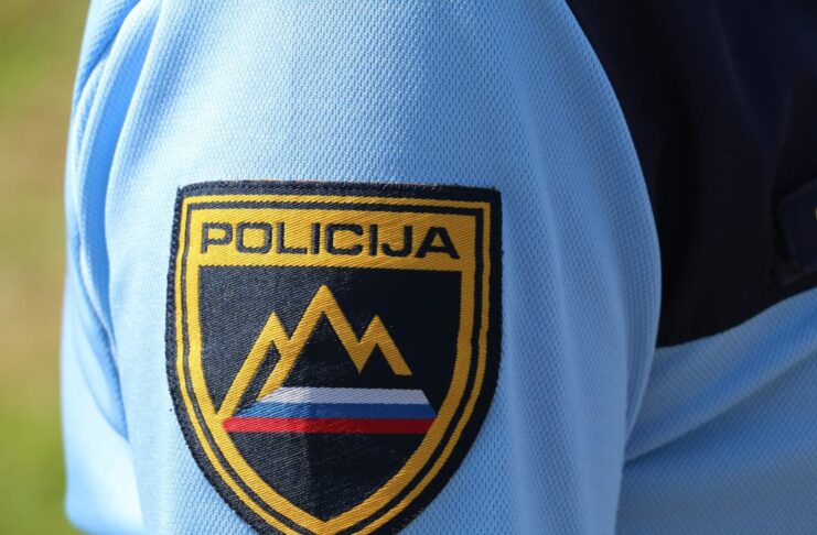 Kalce Naklo: Brez vozniškega dovoljenja in pod vplivom alkohola zletel s ceste