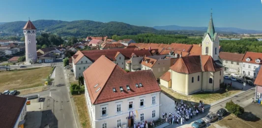 V Brežicah zaključena obnova Slomškovega doma