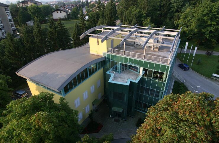 Kostak po današnjih medijskih navedbah uvaja interni nadzor poslovanja